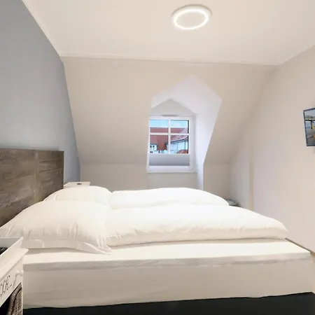 Baltischer Hof 61 *
